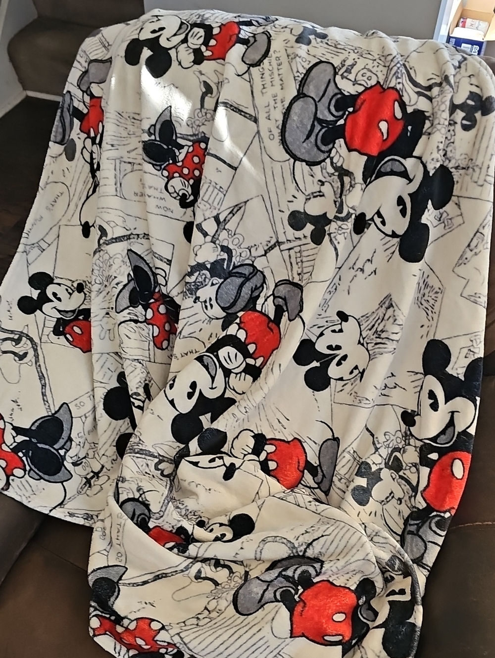 VTG Disney Mickey & Minnie Throw Blanket - White with Red & Black 56in X 44in